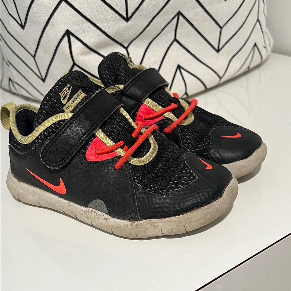 Nike Kids Black and red and yellow Sneakers